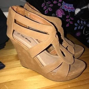 Light brown wedges
